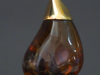 Vente aux enchères Pendentif en ambre, monture en or jaune. H. 4,5 cm Poids tel. 12,09 g