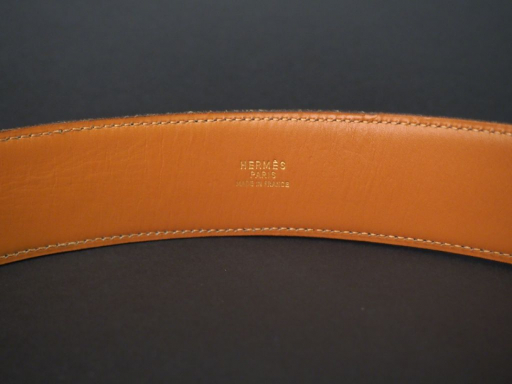 HERMES, Paris. Ceinture en cuir noir, modèle « Collier de chien », à d