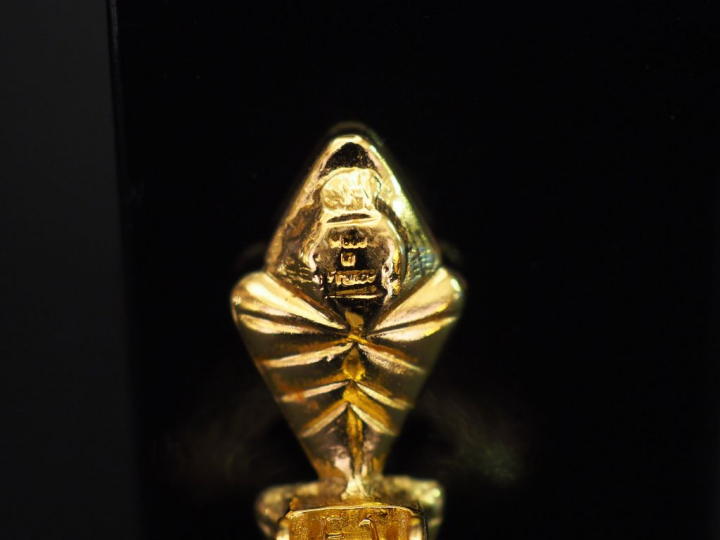 	YVES SAINT LAURENT  Paire de clips d'oreilles pendantes, serties de s