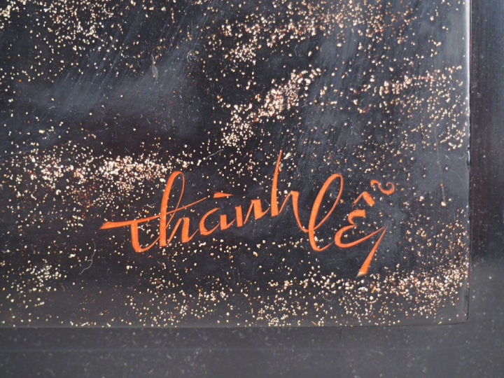 THANH LEY. Laque en nacre et coquille d'œuf représentant un pêcheur su