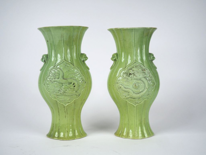Paire de vases à panse godronnée en biscuit émaillé vert pomme, fineme