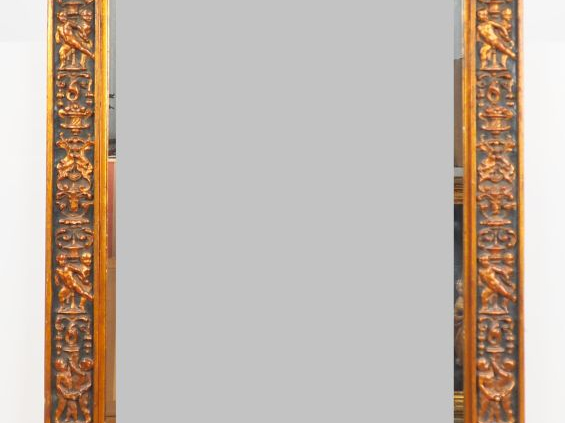 Miroir XIXème de style italien en bois et stuc patiné et doré, à décor