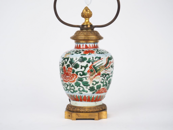 Chine, XVIIe siècle, Petite potiche en porcelaine, famille verte, déco