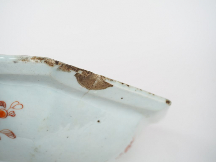 Chine, période Guang Xi,  Plat de forme octogonale en porcelaine de la