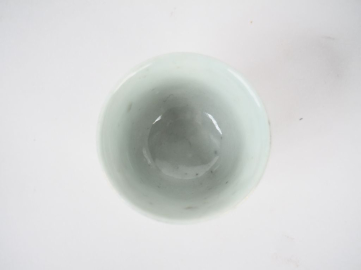 Petit sorbet en porcelaine famille rose, décor d'un jeune disciple pré