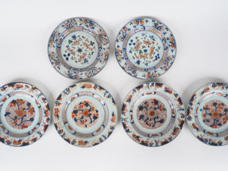 Vente aux enchères Paire d'assiettes à décor de carpes, Imari chinois 4 assiettes à décor