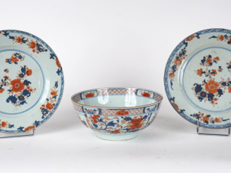 Vente aux enchères Paire de petits plats à décor floral Imari chinois Chine Qiang Long XV