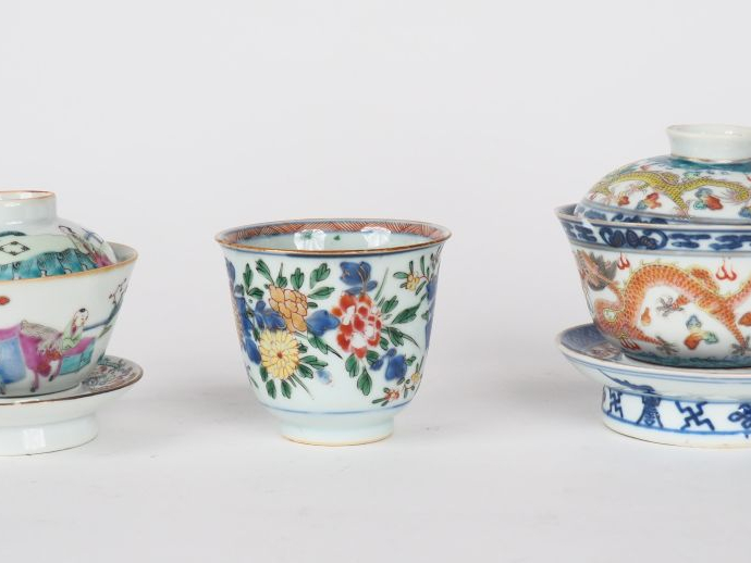 Chine, XIX siècle,  Ensemble comprenant :  - une coupe couverte avec s