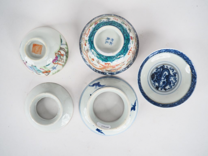 Chine, XIX siècle,  Ensemble comprenant :  - une coupe couverte avec s