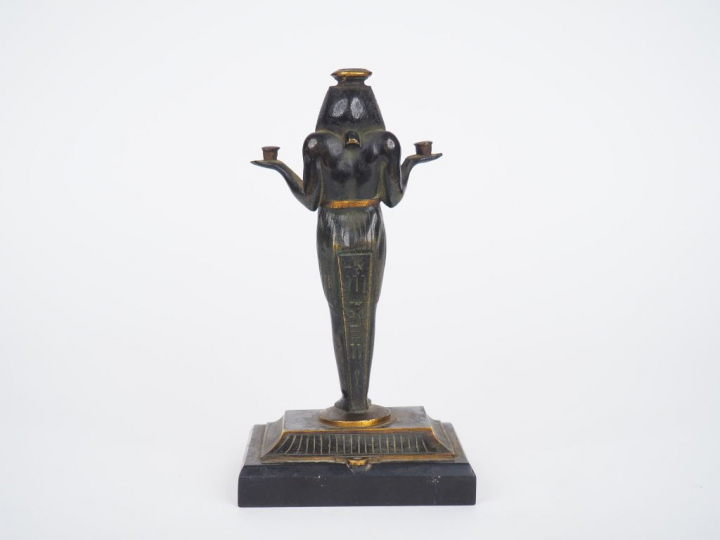 Sujet fin XIXème de style Egyptien en bronze à patine brune et dorée, 