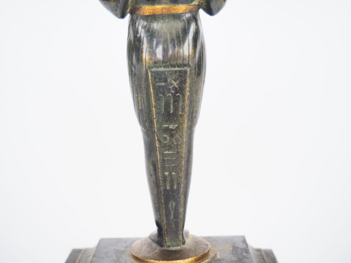 Sujet fin XIXème de style Egyptien en bronze à patine brune et dorée, 