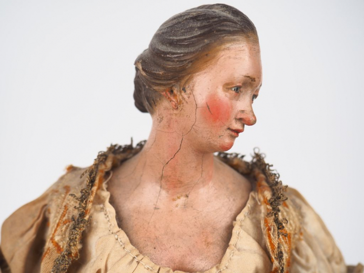 Santon Napolitain XIXème "jeune paysanne" en bois sculpté polychrome, 