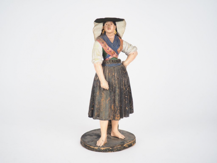 Statuette XIXème en terre cuite polychrome "jeune paysanne italienne" 