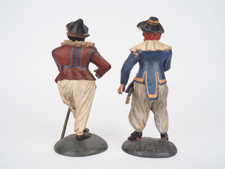 Paire de sujets italiens fin XIXème début XXème en bois sculpté polych
