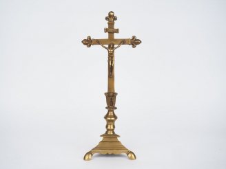 Vente aux enchères Crucifix XVIIème en bronze. H. 43 cm.