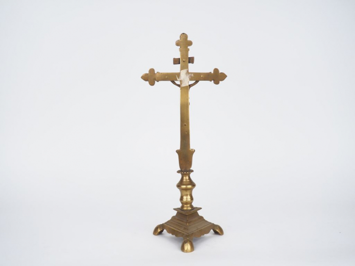 Crucifix XVIIème en bronze. H. 43 cm.