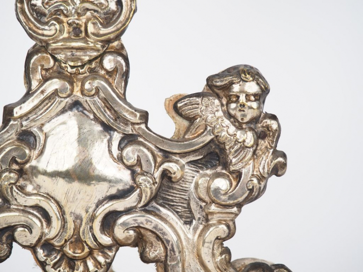 Reliquaire XVIIIème en argent repoussé à décor d'angelots, de rocaille
