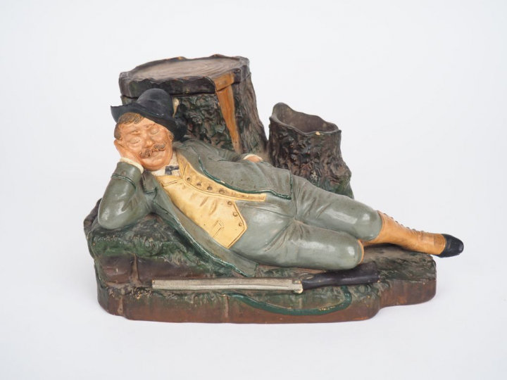 Encrier fin XIXème - début XXème en stuc polychrome figurant un chasse