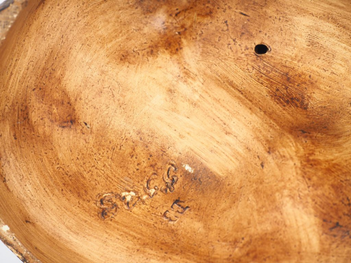 Encrier fin XIXème - début XXème en stuc polychrome figurant un chasse