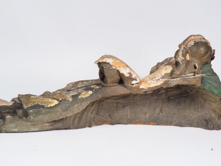 Grande sculpture XVIIème en bois polychrome. "Sainte madeleine couchée