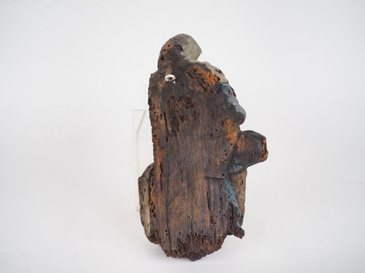 Fragment de sculpture Haute-Epoque en bois polychrome "Pieta". Dim. 31