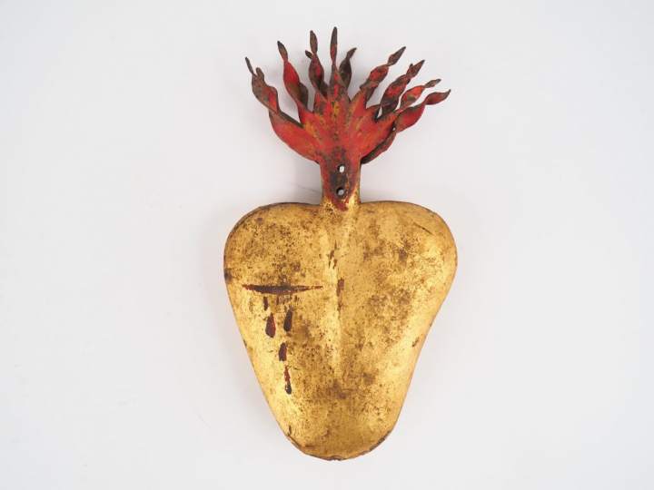 Sacré Cœur XVIIIème en tôle laquée et polychrome. Dim. 25 x 14 cm.