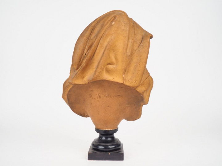 A. MAUBACH.  "Jeune fille en buste". Sculpture en terre cuite H. 38 cm