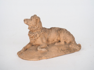 Vente aux enchères Sujet XIXème en terre cuite originale "chien berger couché".  Signé et