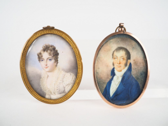 Vente aux enchères Miniature XIXème "portrait de jeune fille à la robe de soie blanche" D