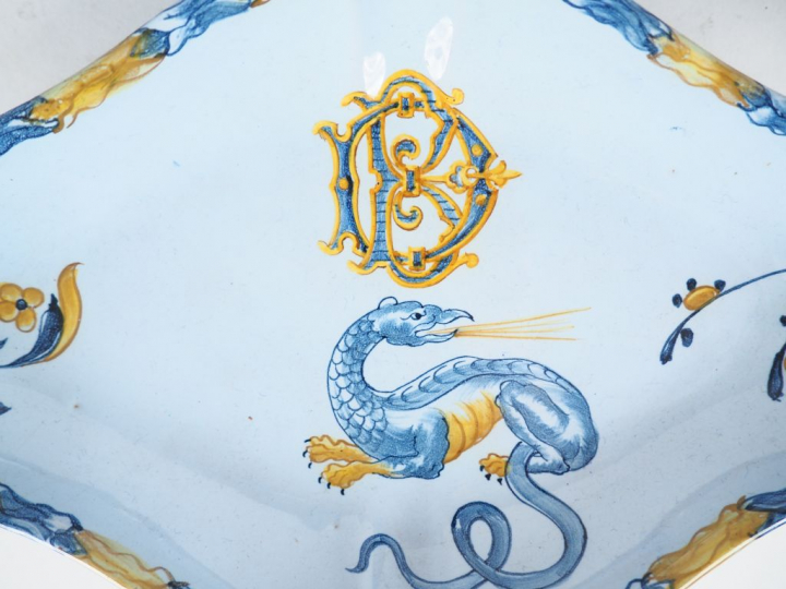 Emile GALLE à Nancy.  Quatre pièces de service de table en faïence ble
