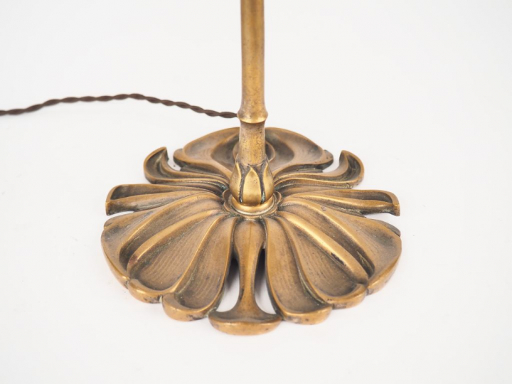 Pied de lampe de style Art Nouveau en bronze en forme de fleur, fût aj