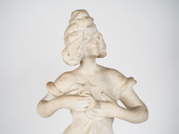 Ecole française Art Nouveau. "Jeune fille à l'étoile". Sculpture en ma