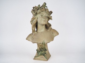 Vente aux enchères A. BRUYLS.  "Allégorie de flore". Sculpture Art nouveau en terre cuite