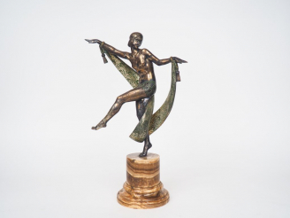 Vente aux enchères "Danseuse au foulard", sculpture Art Déco en bronze polychrome sur un 
