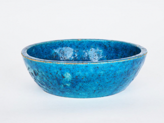 Vente aux enchères LACHENAL. Coupe en céramique bleu turquoise. Signée Dim. 7 x 23,5 cm. 