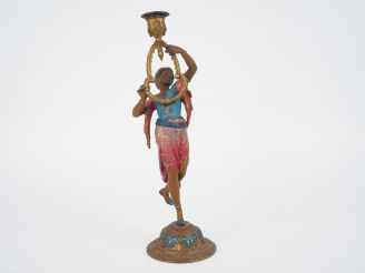 Vente aux enchères Bougeoir début XXème en métal polychrome figurant une jeune orientale 