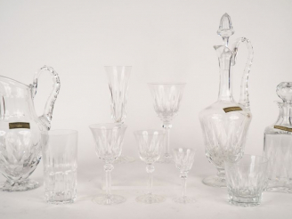 Vente aux enchères Partie de service de verres en cristal de Saint-Louis comprenant :  - 