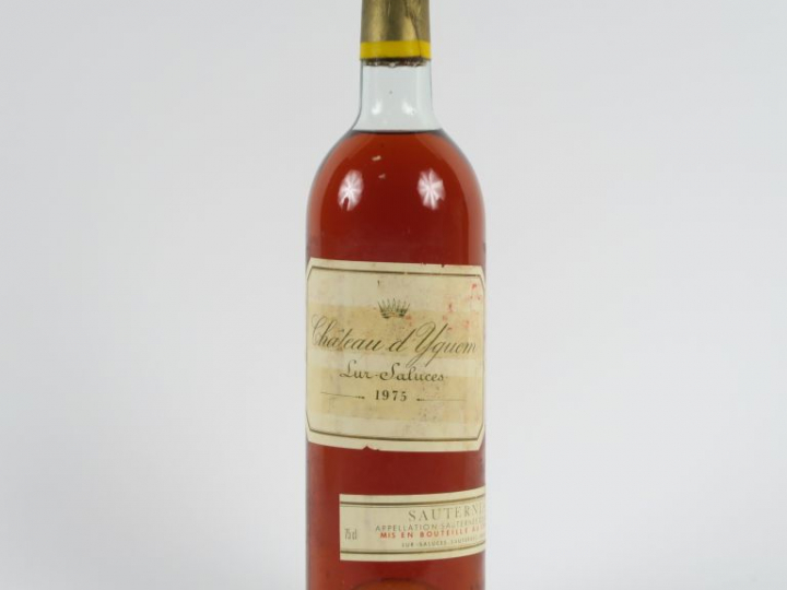 1 BOUTEILLE CHÂTEAU D'YQUEM 1er CCS SAUTERNES - 1975 - LB/ET SCOTCHÉE