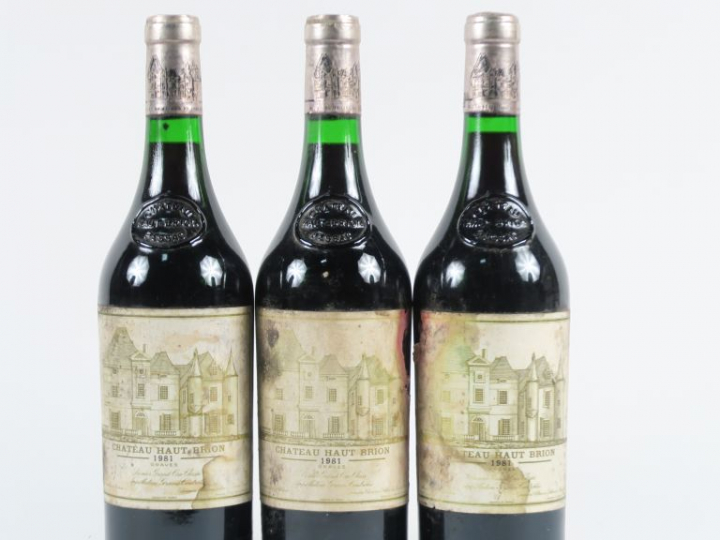 3 BOUTEILLES CHÂTEAU HAUT BRION 1er GCC GRAVES - 1981 - 2 EA/ET