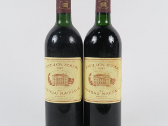 Vente aux enchères 2 BOUTEILLES PAVILLON ROUGE DU CHÂTEAU MARGAUX - 1985 - LB