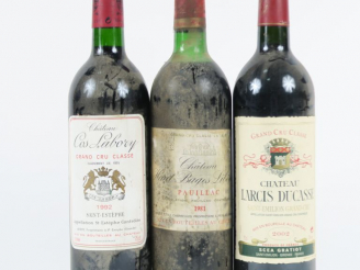 Vente aux enchères 3 BOUTEILLES : 1 CHÂTEAU LARCIS DUCASSE GCC ST EMILION 2002 - 1 CHÂTEA