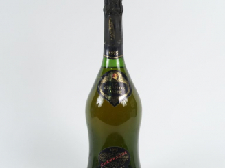 Vente aux enchères 1 BOUTEILLE CHAMPAGNE VEUVE CLICQUOT PONSARDIN 'LA GRANDE DAME' - 1975