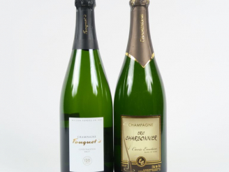 Vente aux enchères 2 BOUTEILLES CHAMPAGNE : 1 FOUQUET'S - 1 ERIC CHARBONNIER 'CUVÉE EMOTI
