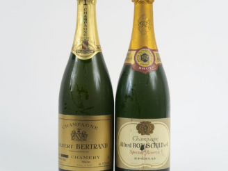 Vente aux enchères 2 BOUTEILLES CHAMPAGNE : 1 ALFRED ROTHSCHILD 'SPECIAL RESERVE' - 1 GIL