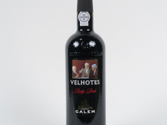 Vente aux enchères 1 BOUTEILLE PORTO 'RUBY' VELHOTES CALEM - COFFRET