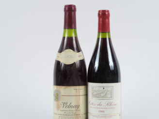 Vente aux enchères 2 BOUTEILLES : 1 VOLNAY AUJOUX 1985 - 1 CÔTES DU RHÔNE 1998
