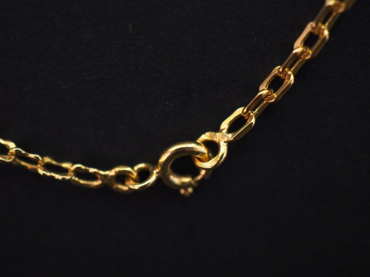 	Chaine en or jaune, maille forçat. Long. 67 cm Poids. 14,14 g