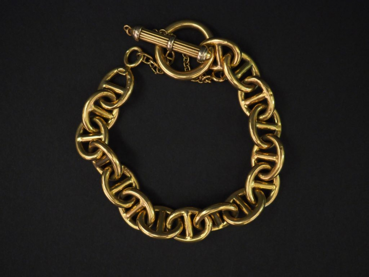 Bracelet articulé en or jaune, maille marine. Chainette de sécurité. L