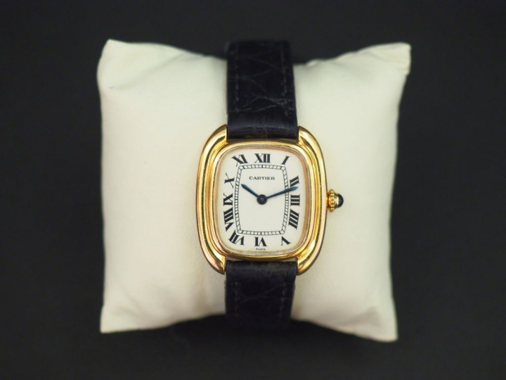 	CARTIER Montre bracelet de dame, modèle « Gondole » Boitier tonneau g