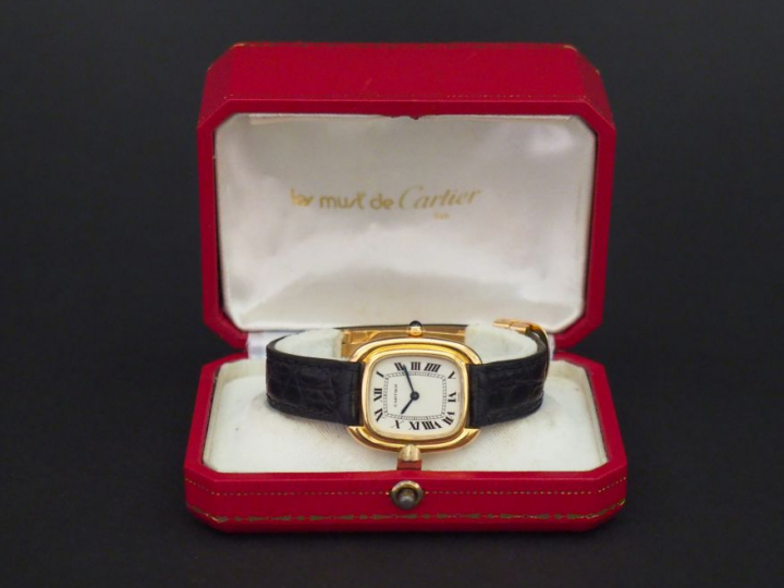 	CARTIER Montre bracelet de dame, modèle « Gondole » Boitier tonneau g